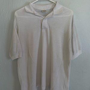 Light weight Levi’s button tee